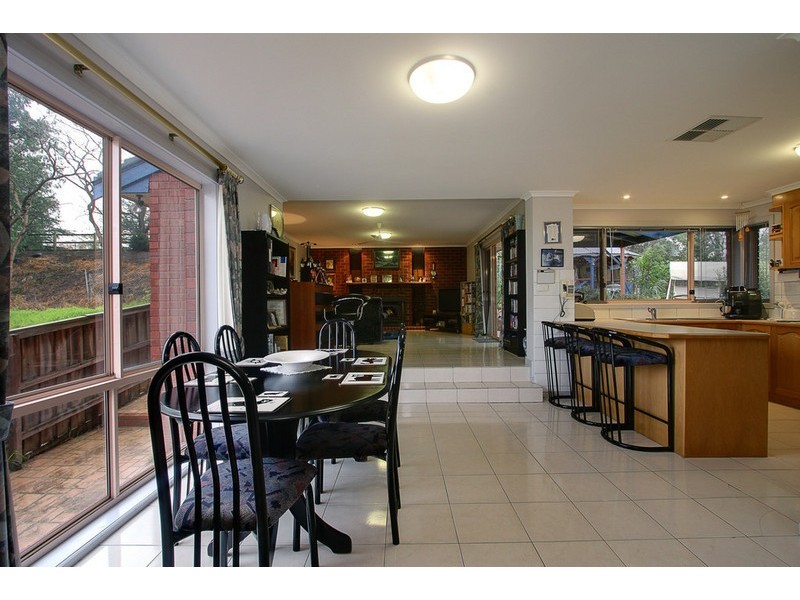 30 Quarry Hills Drive, Berwick VIC 3806