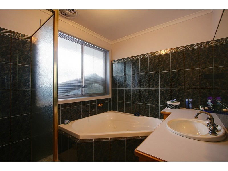 30 Quarry Hills Drive, Berwick VIC 3806