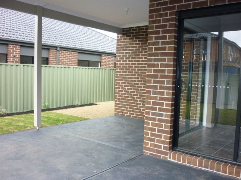 22 Edmund Street, Pakenham VIC 3810