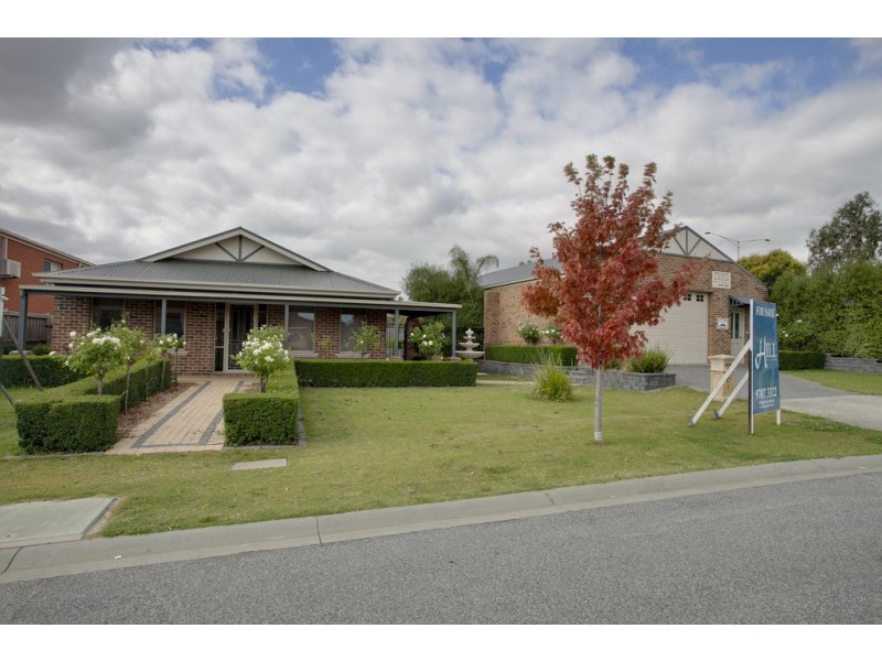 8 Parramatta Place, Berwick VIC 3806