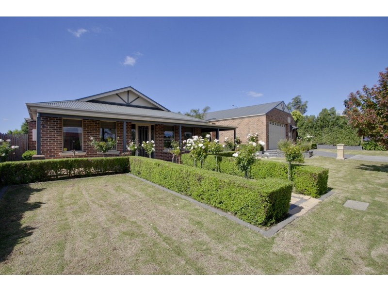 8 Parramatta Place, Berwick VIC 3806