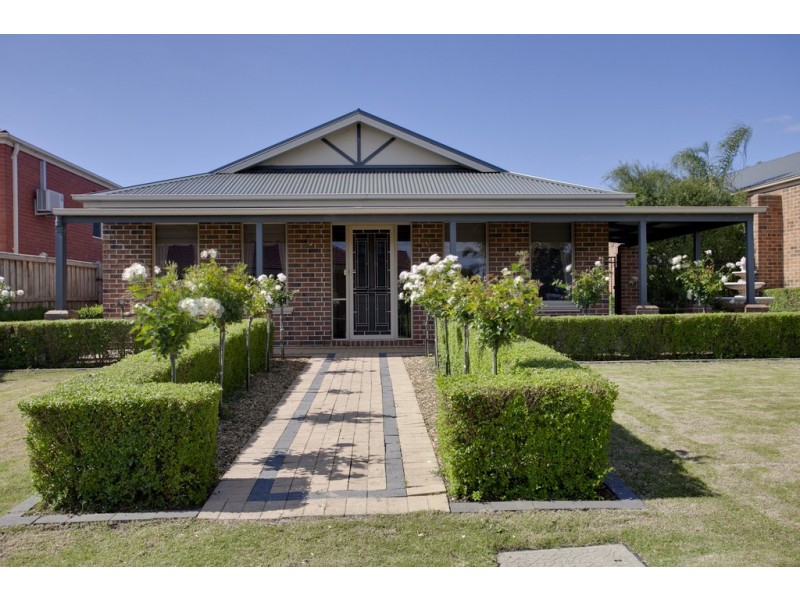 8 Parramatta Place, Berwick VIC 3806