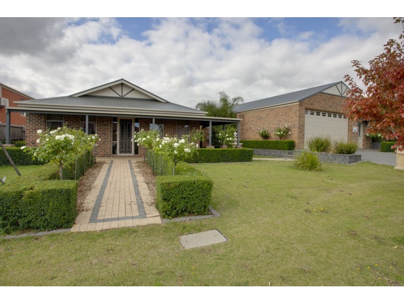 8 Parramatta Place, Berwick VIC 3806