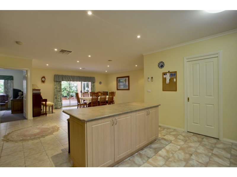 2 Siandra Place, Berwick VIC 3806