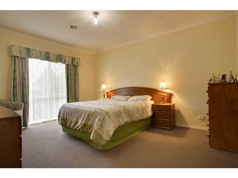 2 Siandra Place, Berwick VIC 3806
