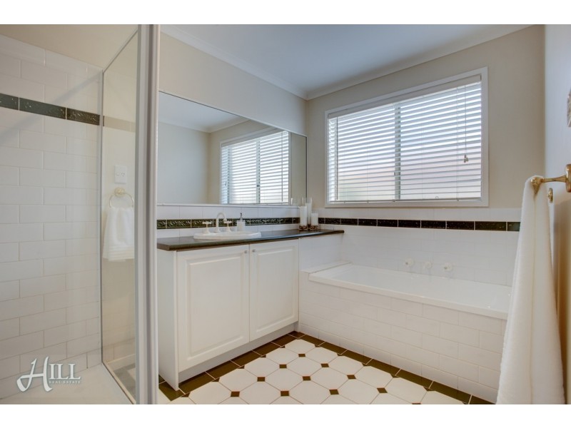 6 Vivienne Way, Berwick VIC 3806