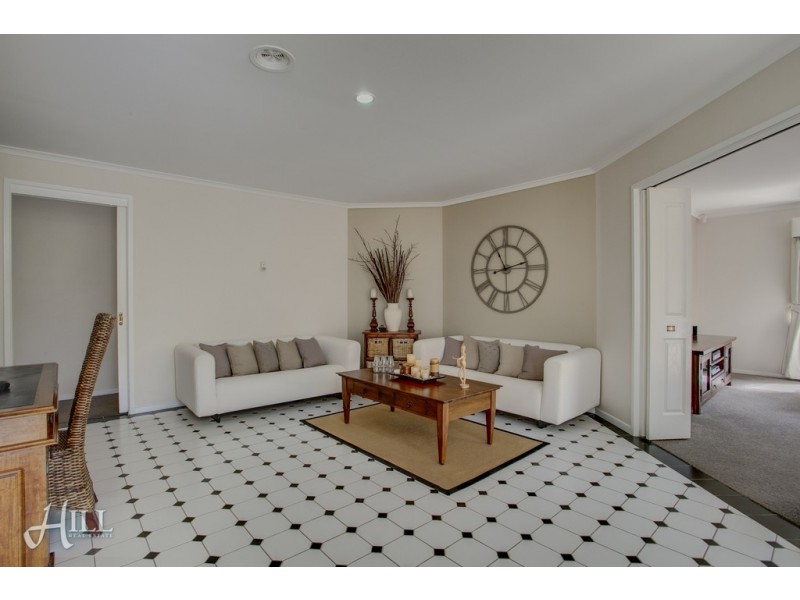 6 Vivienne Way, Berwick VIC 3806