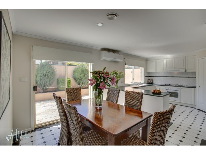 6 Vivienne Way, Berwick VIC 3806