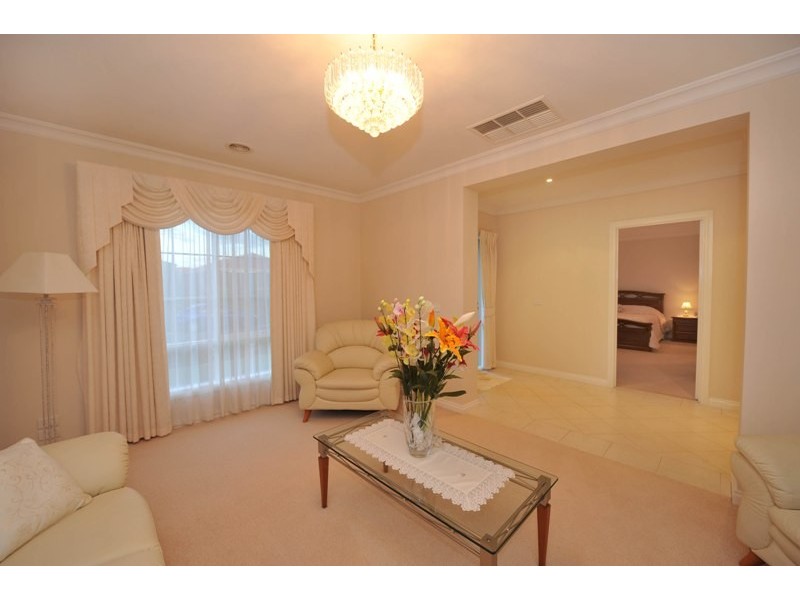 7 Glenisla Way, Berwick VIC 3806