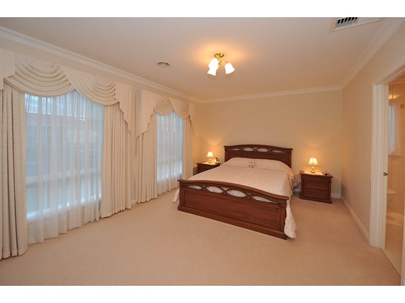 7 Glenisla Way, Berwick VIC 3806