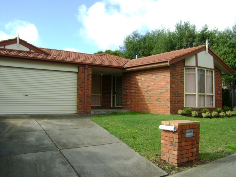 49 Bemersyde Drive, Berwick VIC 3806