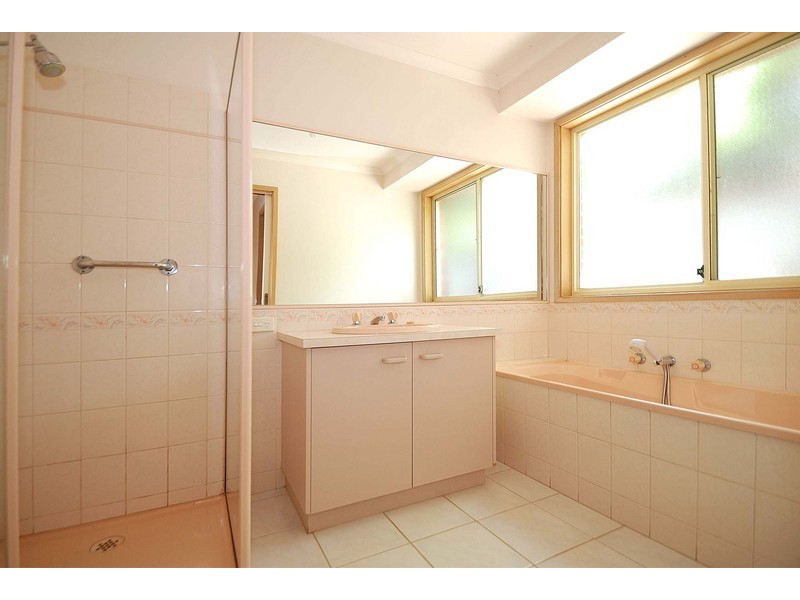 49 Bemersyde Drive, Berwick VIC 3806