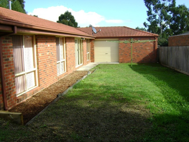 49 Bemersyde Drive, Berwick VIC 3806