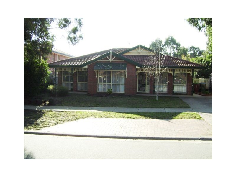 10 Coolong Avenue, Berwick VIC 3806