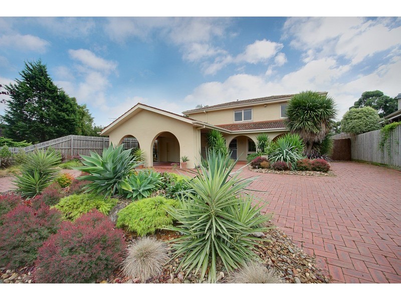 34 Outlook Drive, Berwick VIC 3806