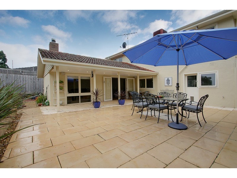 34 Outlook Drive, Berwick VIC 3806