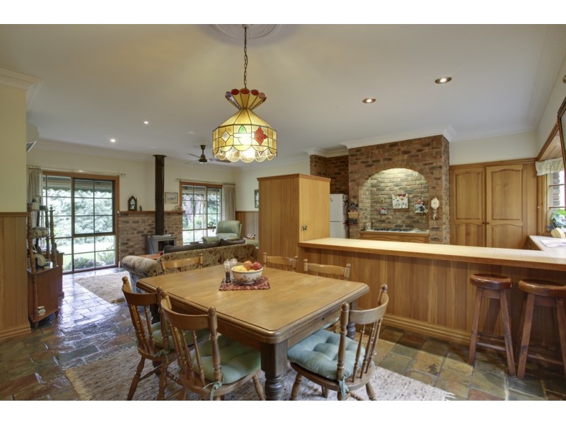 6 Quamby Avenue, Guys Hill VIC 3807