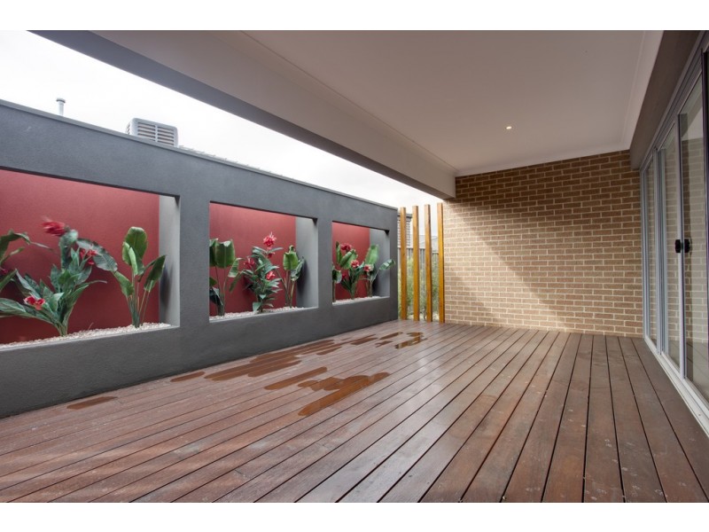 8 Kindred Avenue, Cranbourne North VIC 3977