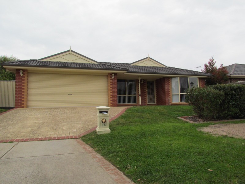 18 Charles Conder Place, Berwick VIC 3806
