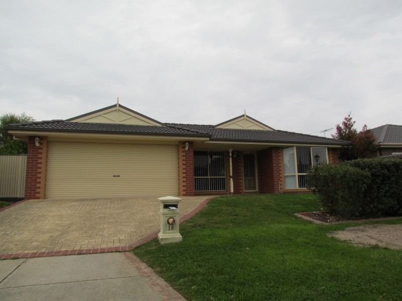 18 Charles Conder Place, Berwick VIC 3806