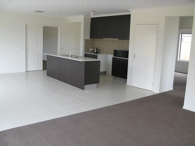 26 Dan Morgan Drive, Cranbourne East VIC 3977