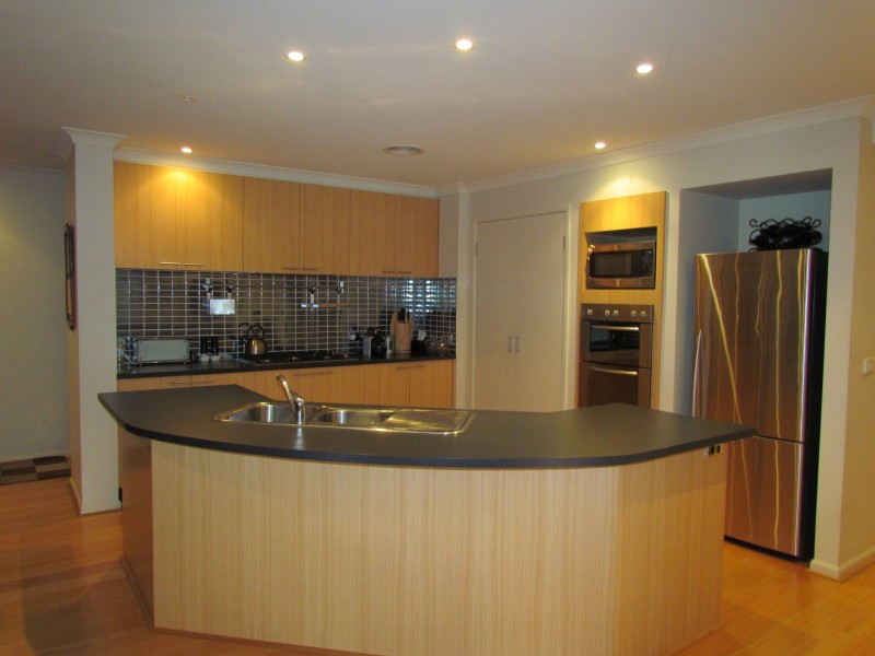 9 Glenmaggie Close, Berwick VIC 3806