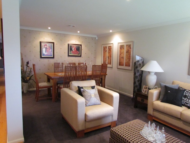 9 Glenmaggie Close, Berwick VIC 3806