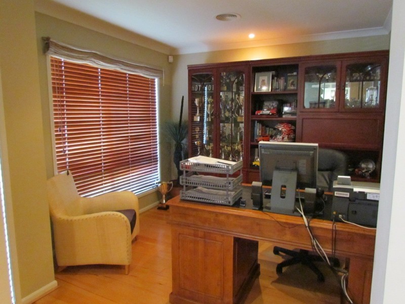 9 Glenmaggie Close, Berwick VIC 3806