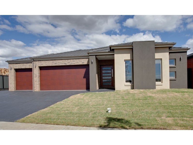 84 Heather Grove, Clyde North VIC 3978