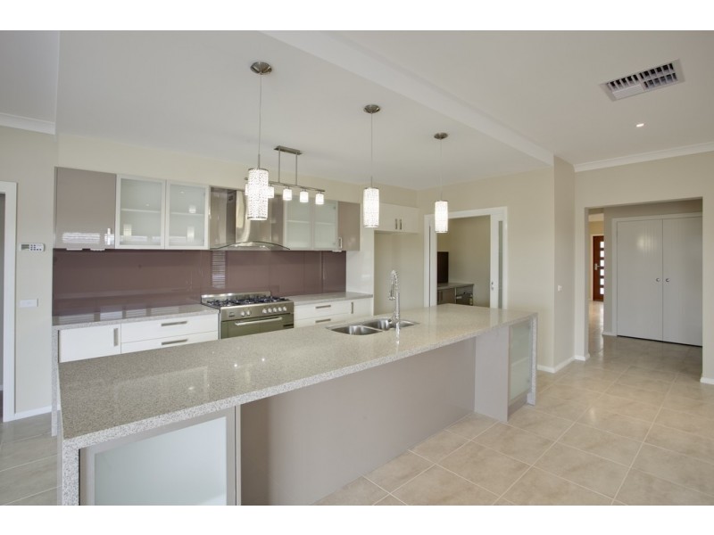 84 Heather Grove, Clyde North VIC 3978