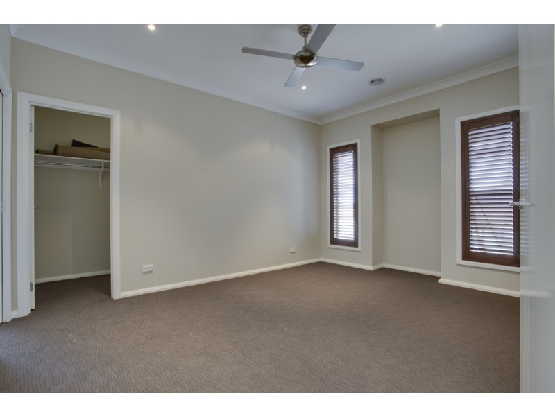 84 Heather Grove, Clyde North VIC 3978