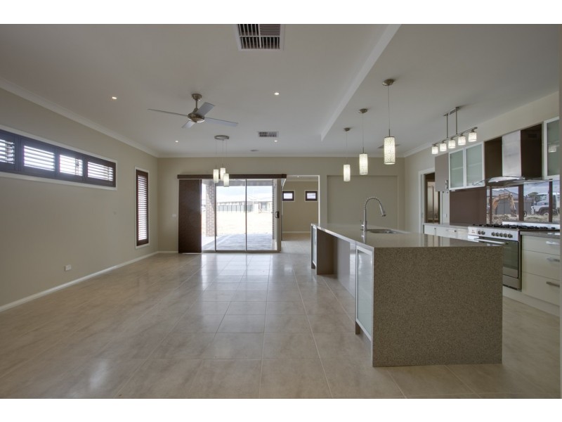 84 Heather Grove, Clyde North VIC 3978