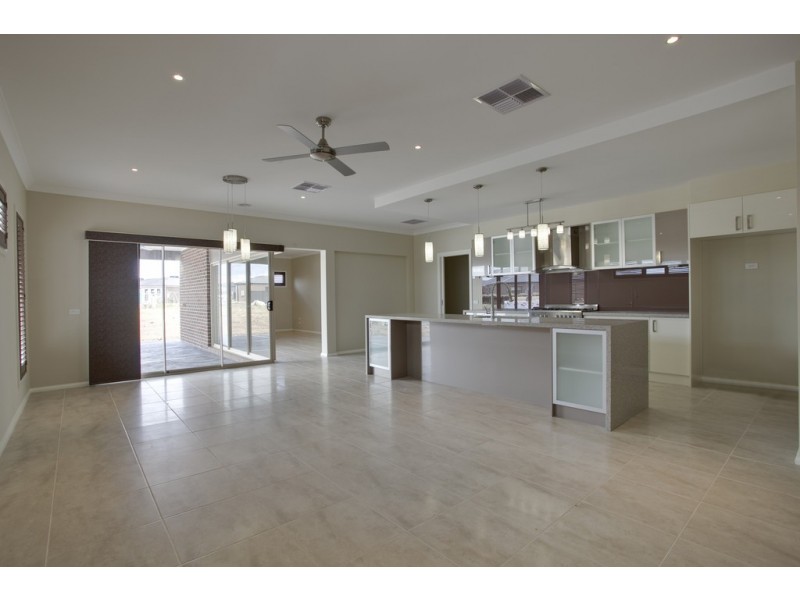 84 Heather Grove, Clyde North VIC 3978