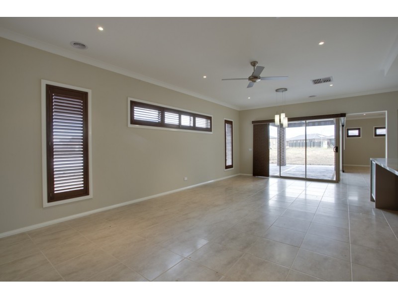 84 Heather Grove, Clyde North VIC 3978