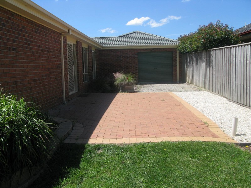 56 Edgbaston Circuit, Berwick VIC 3806