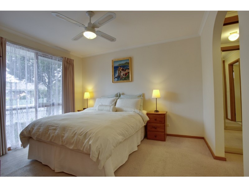 30 Murdoch Avenue, Narre Warren VIC 3805