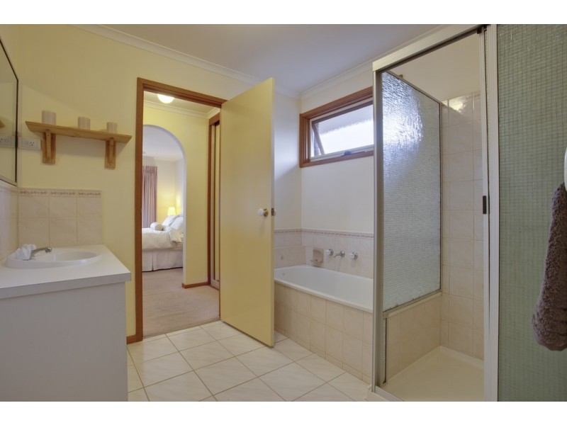 30 Murdoch Avenue, Narre Warren VIC 3805