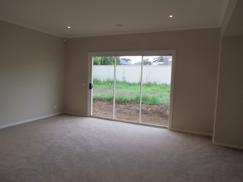 25 Botanic Drive, Pakenham VIC 3810