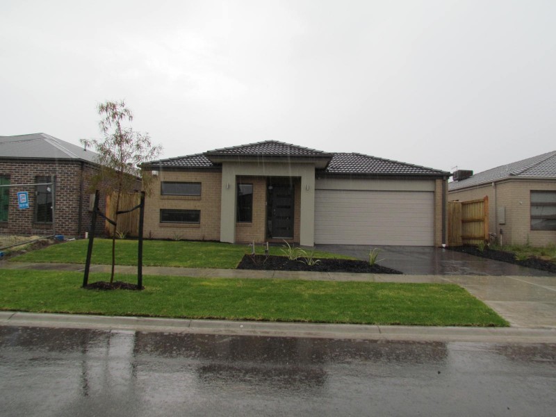 73 Charlbury Crescent, Cranbourne North VIC 3977
