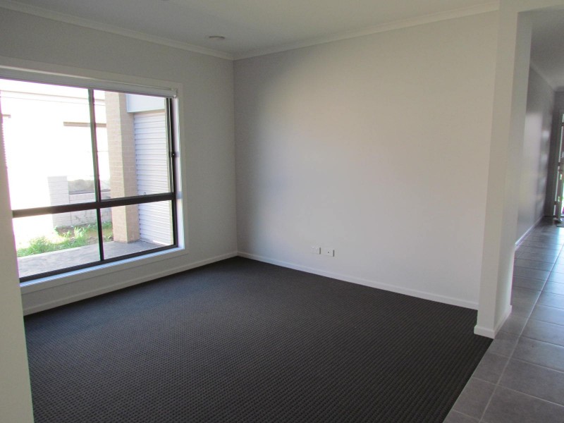 73 Charlbury Crescent, Cranbourne North VIC 3977