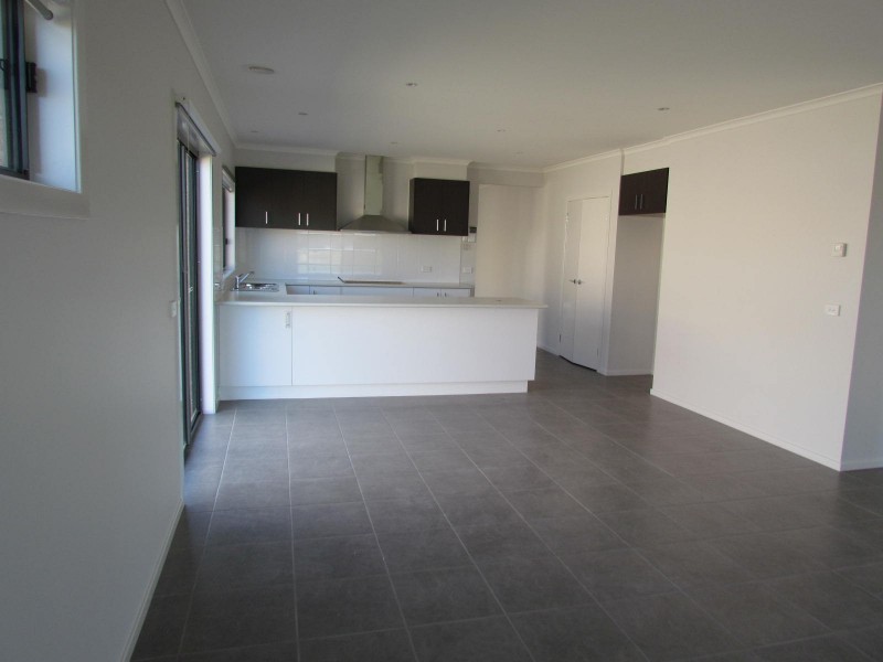 73 Charlbury Crescent, Cranbourne North VIC 3977