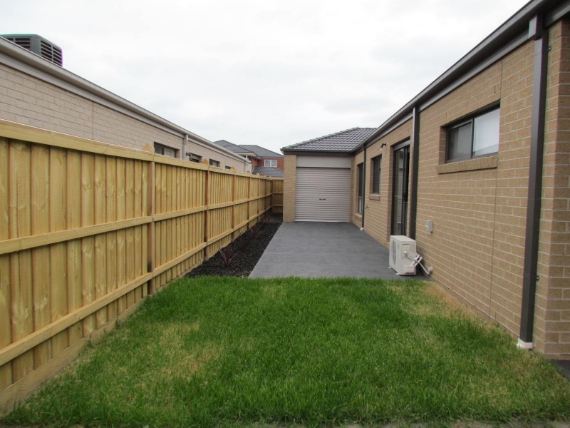 73 Charlbury Crescent, Cranbourne North VIC 3977