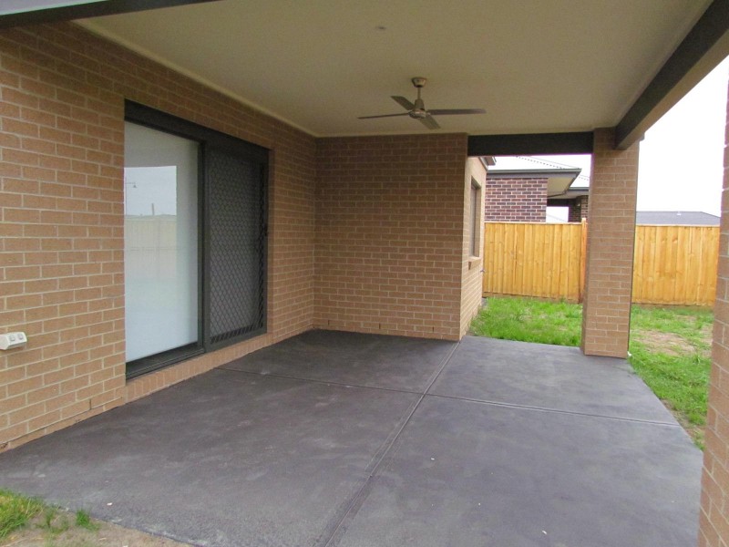 73 Charlbury Crescent, Cranbourne North VIC 3977