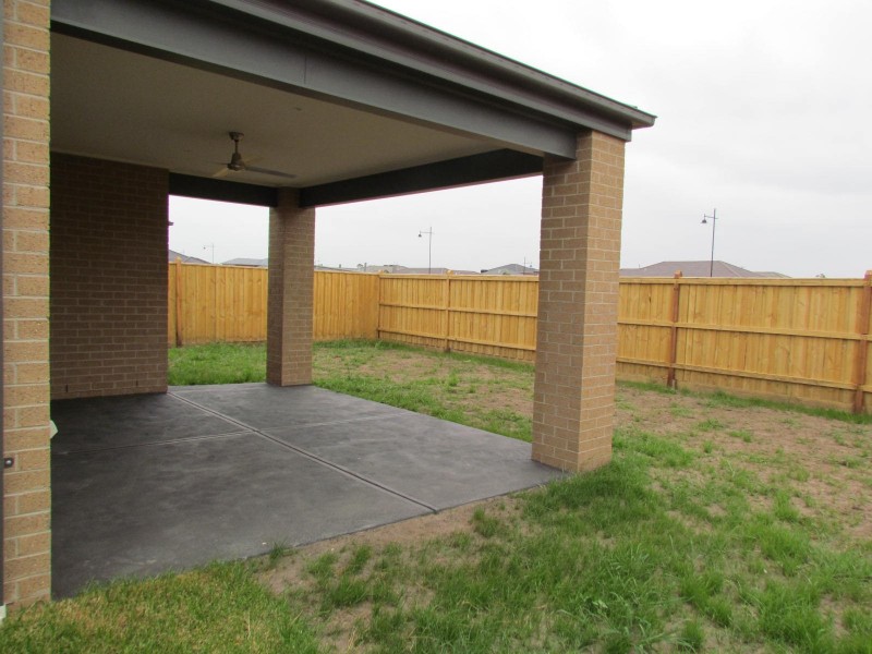 73 Charlbury Crescent, Cranbourne North VIC 3977