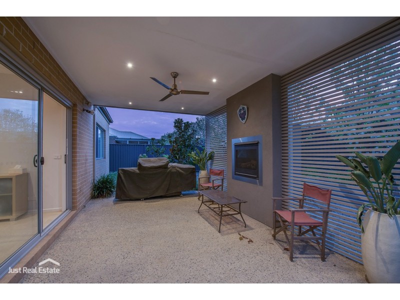 7 Kindred Avenue, Cranbourne North VIC 3977