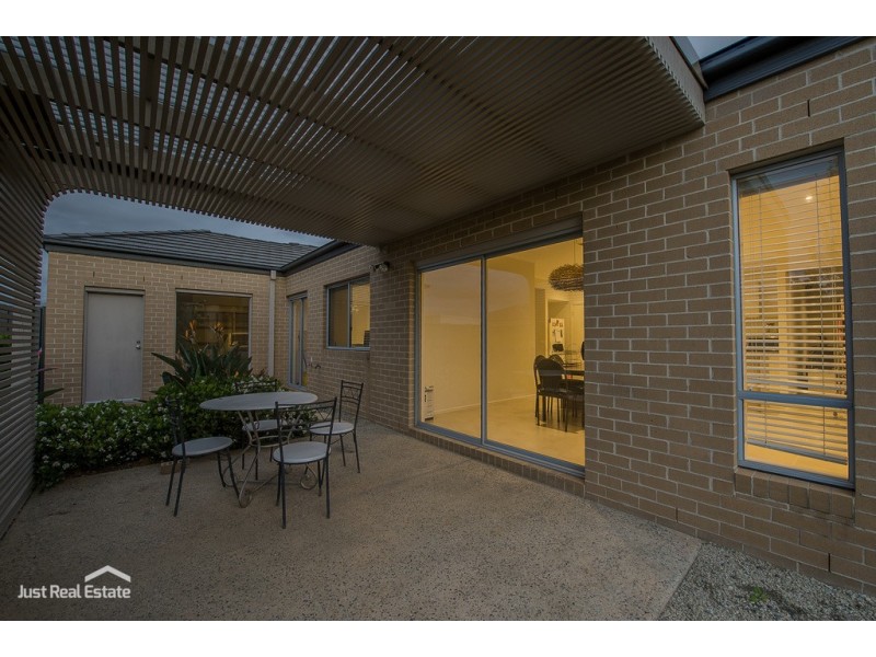7 Kindred Avenue, Cranbourne North VIC 3977