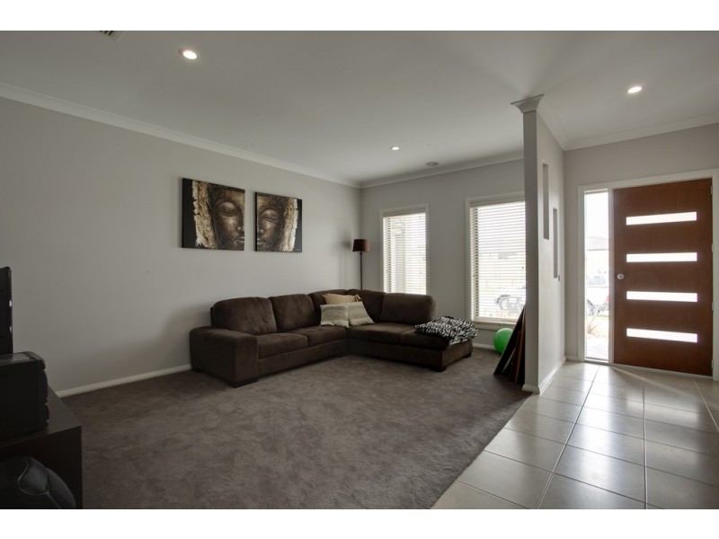 81 Thunderbolt Drive, Cranbourne East VIC 3977
