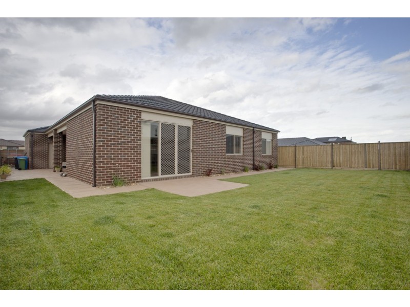 81 Thunderbolt Drive, Cranbourne East VIC 3977