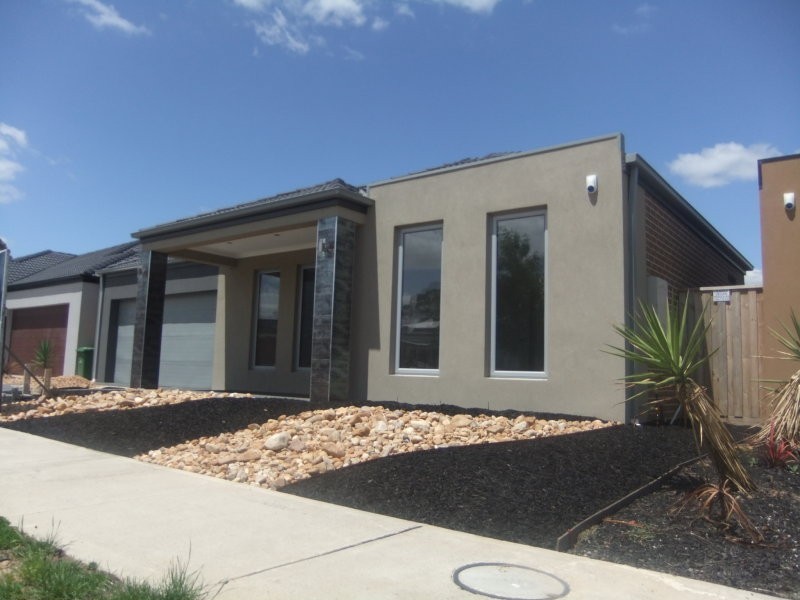 16 Georgetown Way, Officer VIC 3809