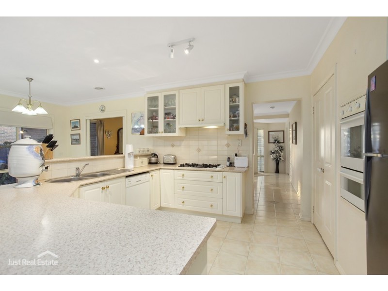 6 Carrum Close, Berwick VIC 3806